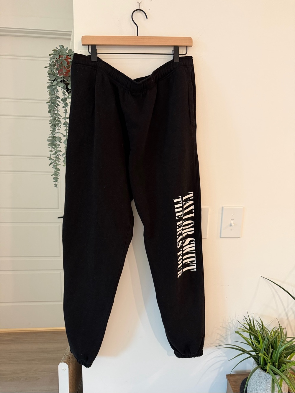 Taylor Swift Eras Tour Women’s Black Fleece Jogger Pants Logo Pockets 3XL